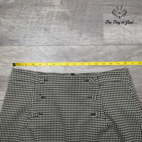 H&M Button Accent Mini Skirt Size 10 - Picture 3 of 5